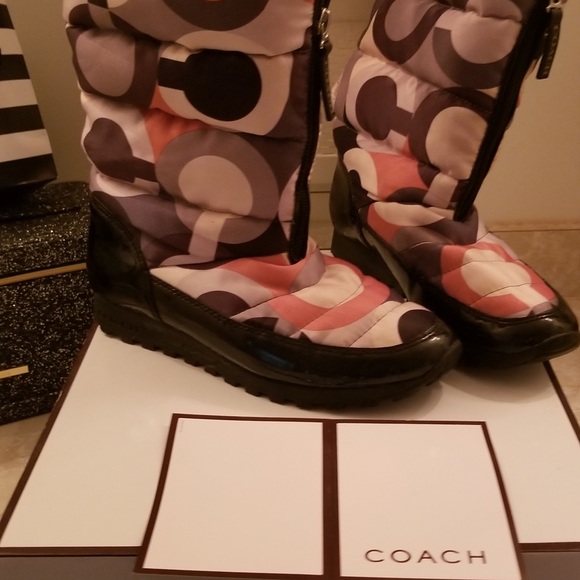 Coach Winter puffy boots - Picture 1 of 3